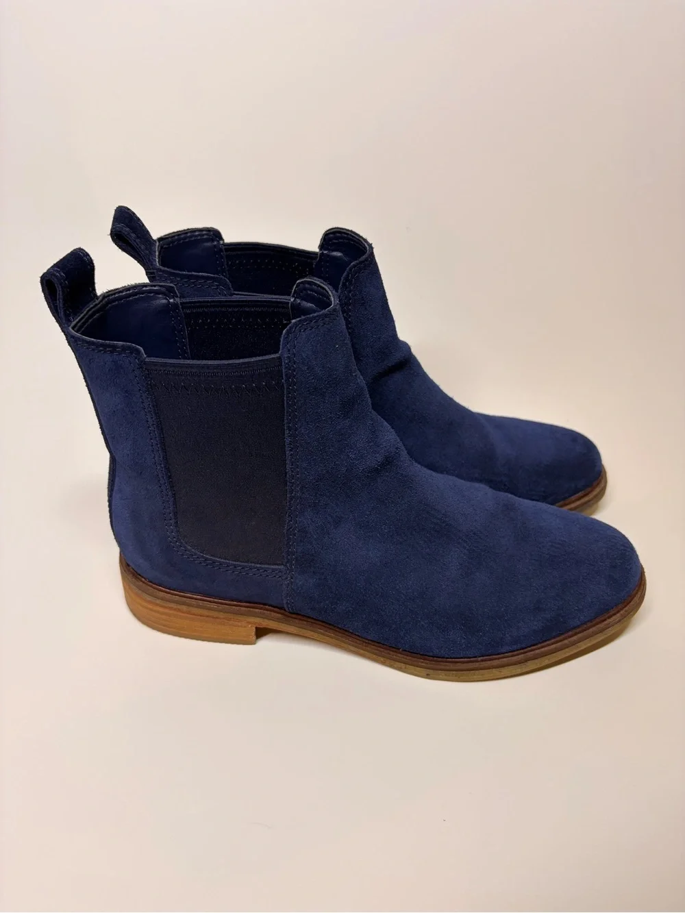Clarks Clarkdale Arlo Chelsea Boots Women 8.5 M Navy Suede Leather 26145115